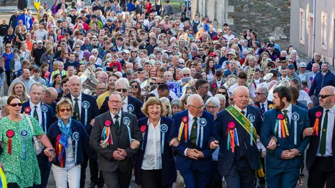 DougieJohnston Selkirk Common Riding crowd