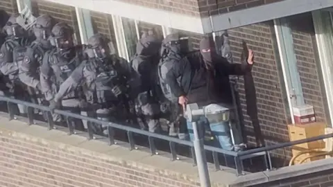 Dutch police Police raid on jihadist suspects in Netherlands