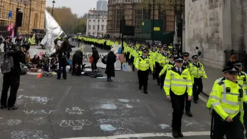 @ExtinctionR Police at Parliament square