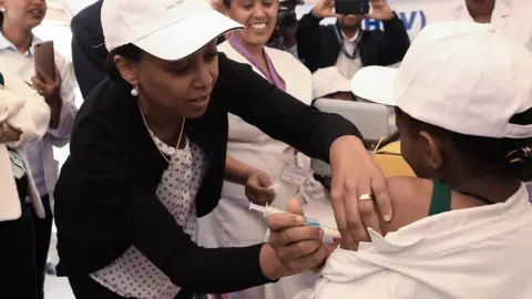 Unicef Ethiopian child receives HPV