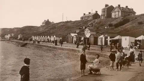 Alamy people on the beach in 1904