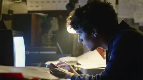 Netflix Fionn Whitehead in Black Mirror: Bandersnatch