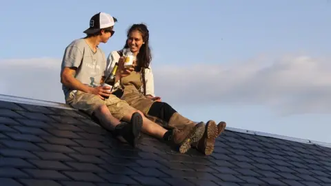 @whathavewedunoon Cal and Claire