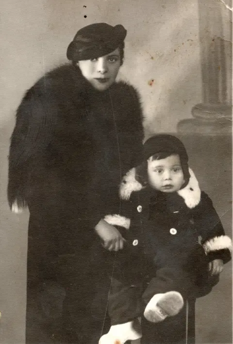 Centropa A family photo