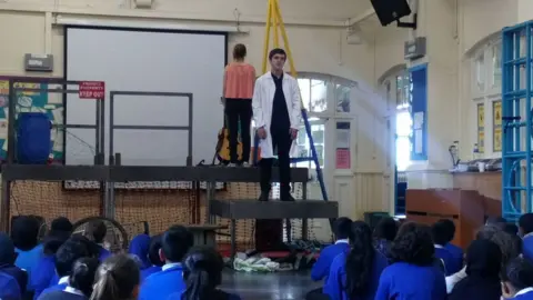 Michaela Sargeant Theatr na nÓg actor Huw Blainey in action at Kitchener Primary School in Cardiff