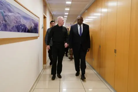 Getty Images US Secretary of Defense Lloyd Austin (R) and his Israeli counterpart Yoav Gallant (L) hold a meeting in Tel Aviv