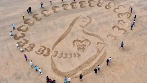 Rebecca Charlton Beach art in the sand