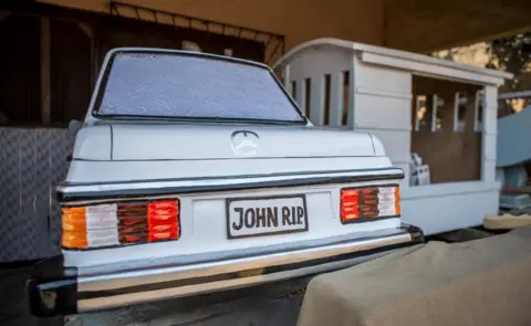 Fellipe Abreu Car coffin 65032