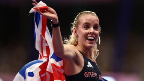 Keely Hodgkinson celebrates winning Olympic 800m gold