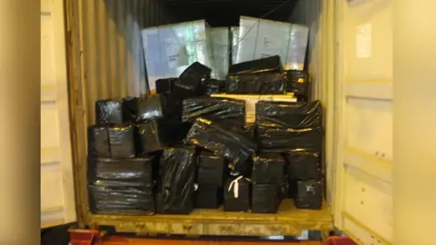 Home Office/PA Wire Packages of cocaine found in shipment of banana pulp, 2020