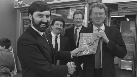 Pacemnaker John Alderdice shakes hands with Paddy Ashdown in 1989
