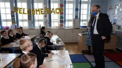 Pacemaker/Stephen Davison peter weir talks to the young folk