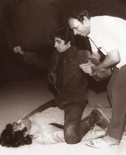 SMM Ausaja archive Amitabh Bachchan