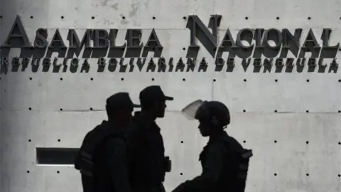 AFP Members of Venezuela's Bolivarian National Guard block access to the Federal Legislative Palace, which houses both the opposition-led National Assembly and the pro-government National Constituent Assembly, in Caracas on May 15, 2019.