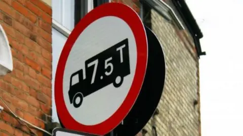 BBC Weight restriction road sign