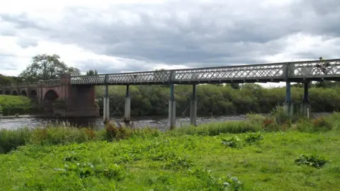 Aldwark Toll Bridge