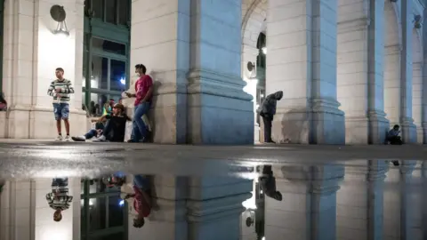 Getty Images Migrants at Union Station after being bused in to Washington DC