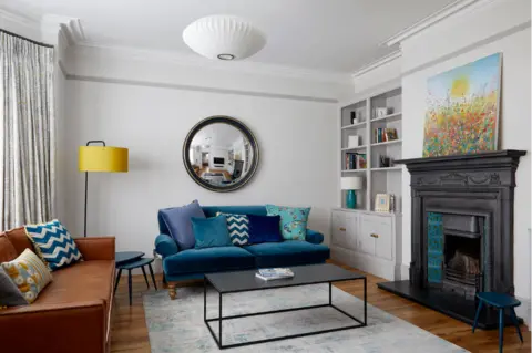 Houzz A living room