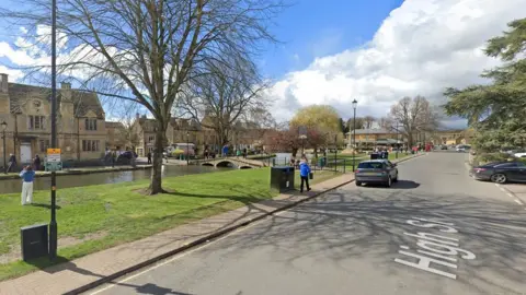 Google Bourton-on-the-Water