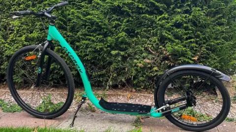 April Napala Kick-scooter