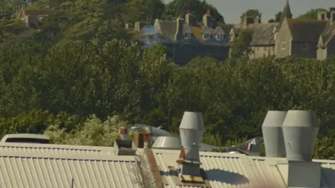 Archie Tipple The plane just visible at the roofline of nearby buildings