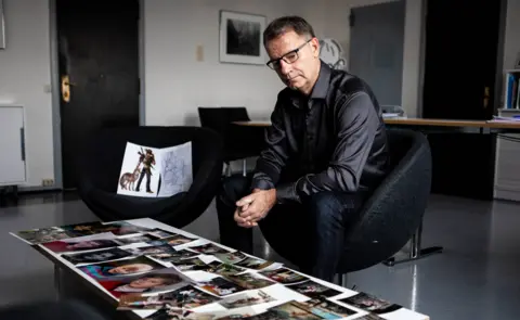 Patrick da Silva Saether / NRK Robert Steen with photos of Mats