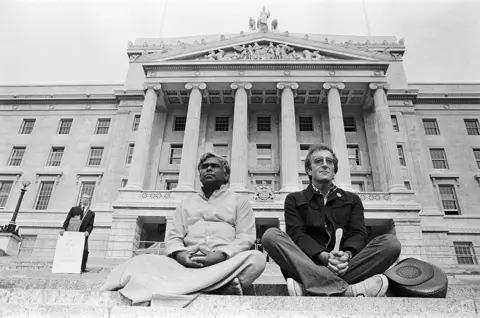 Getty Images Peter Sellers and Swami Vishnudevananda on a Peace Mission in Belfast, September 1971.