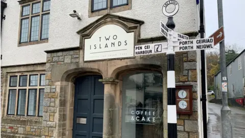 Two Islands coffee shop in Abersoch