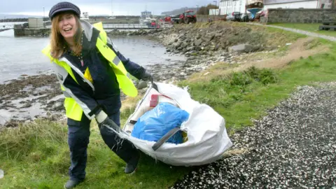 Keep Northern Ireland Beautiful Rubbish being removed from beach in Northern Ireland