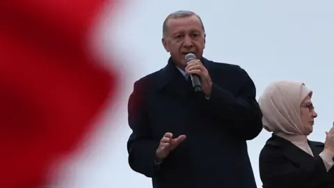 Erdogan sings on a bus