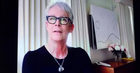 Emma McIntyre Actress Jamie Lee Curtis speaks at the Golden Globes