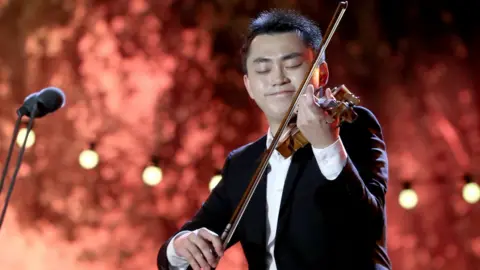 Press Eye/ William Cherry Ziyu He