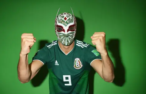 Shaun Botterill / Getty Images Raul Jimenez of Mexico