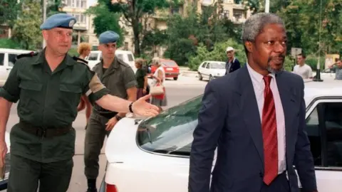 AFP Belgian Francis Briquemont (L), UN commander in chief in Bosnia, arrives at the Bosnian presidency with Kofi Annan (R), deputy UN secretary-general on 26 August 1993