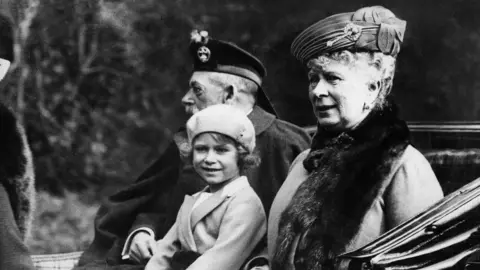 Getty Images Princess Elizabeth sitting in the horse drawn carriage with her grandparents King George V and Queen Mary in 1932