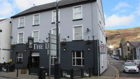 Jaggery/ Geograph The Lion, Treorchy