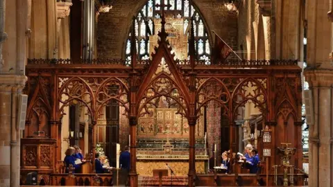  Michael Garlick/Geograph Inside St Wulfram's