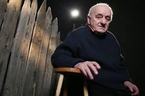 Rezo Gabriadze: Legendary Georgian puppeteer dies at 84