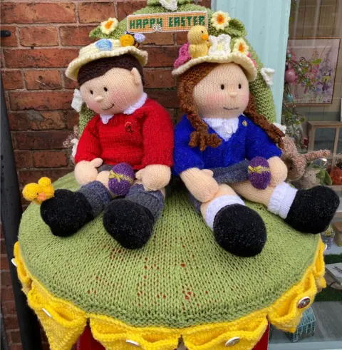 Syston Town News Knitted school children placed on top of Syston postbox