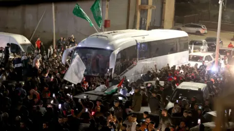 Anadolu Crowds gather in Beituniya to welcome released Palestinian prisoners