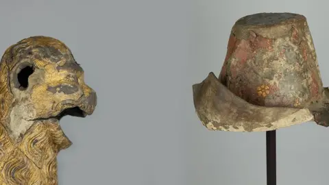 Canterbury Cathedral Black Prince's cap of maintenance and crest.