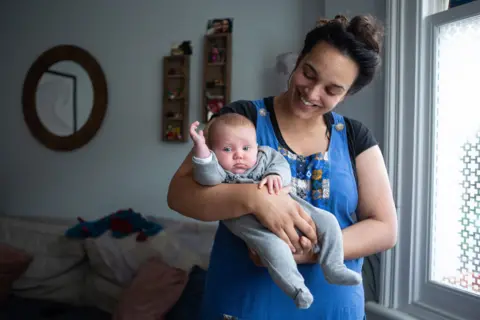 Nina Raingold A portrait of Steph and her daughter Nora