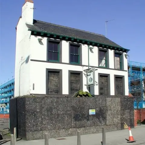 Geograph/Paul Glazzard Earl de Grey pub, Hull