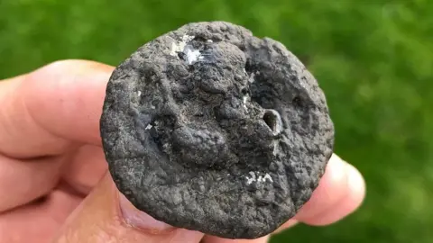 Find team Circular Roman Mount