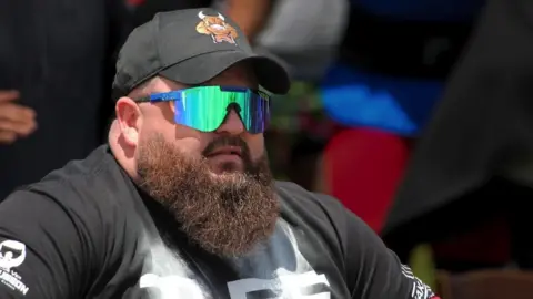 Jakabol Strongfit Dave Walsh