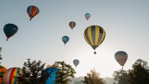 Longleat/Tom Anders Hot air balloons in the sky