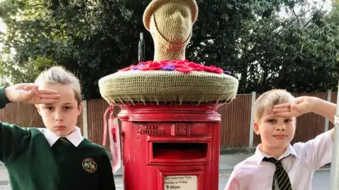 Nicky Stoneman Post box topper