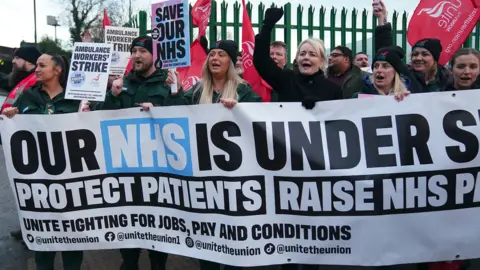 PA Media Unite workers on the picket line