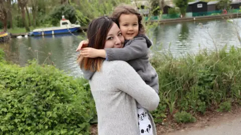 Fiona Butler Fiona Kinuko Butler and her daughter Violet Shion