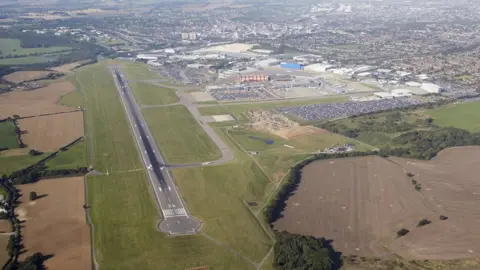 London Luton Airport  London Luton Airport